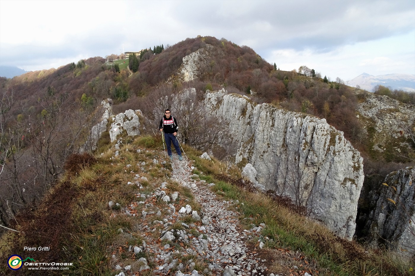 39 In cresta Cormagera con vista in Monte Poieto.JPG